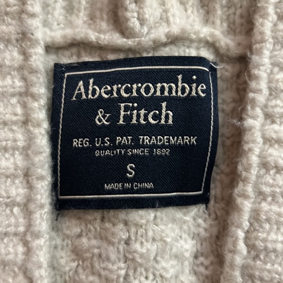 EUC ABERCROMBIE AND FITCH CREAM CARDIGAN WITH POCKETS WOMENS SMALL - Picture 2 of 3